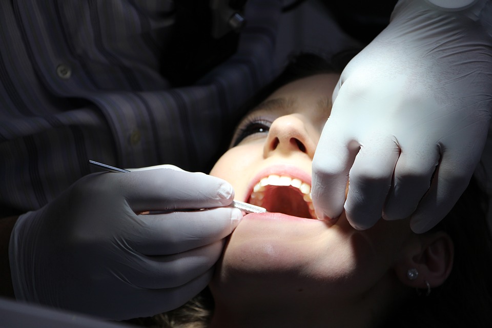 paradontoza-kobieta-u-dentysty