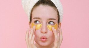 kobieta-twarz-plastry-pod-oczy