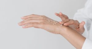 peelingowanie-dłoni